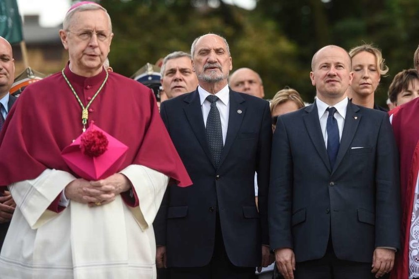 Poświęcenie figury Chrystusa. Antoni Macierewicz w Poznaniu