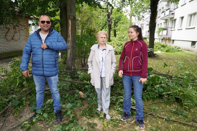 Będziemy patrzeć z balkonów na sąsiedni blok. To bandyctwo - denerwuje się Teresa Nita (w środku).