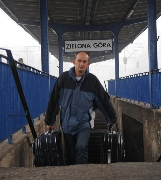 Sebastian Pawlak nie jest zadowolony z decyzji o skróceniu trasy Intercity Lecha. - Kilka razy w roku jeżdżę nim z Zielonej Góry do Warszawy. To wygodny i szybki pociąg - mówi.