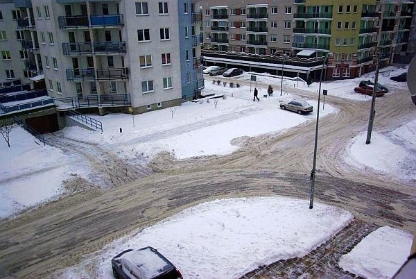 Na Sybiraków spółdzielnie odśnieżają chodniki. A miasto zapomina o ulicach.