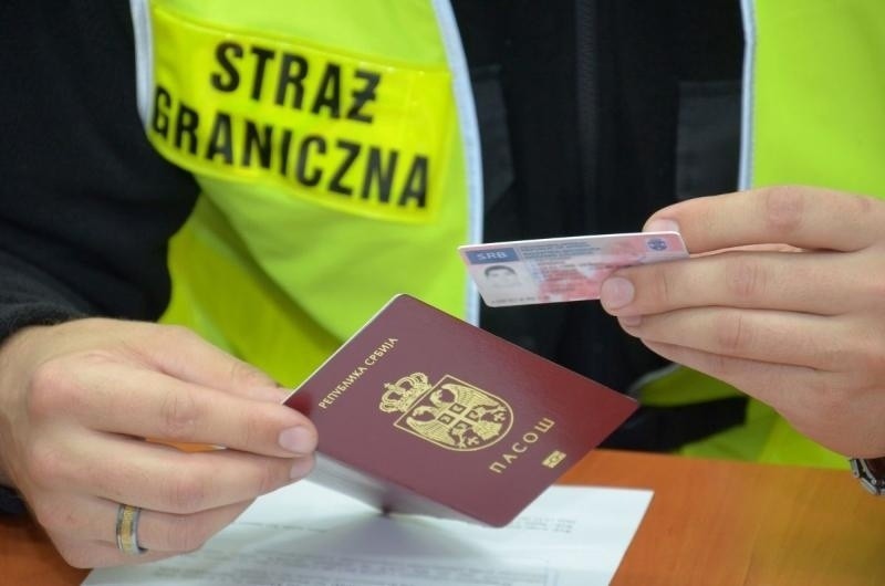 Strażnicy graniczni zatrzymali Serba z fałszywym prawem jazdy (ZDJĘCIA)
