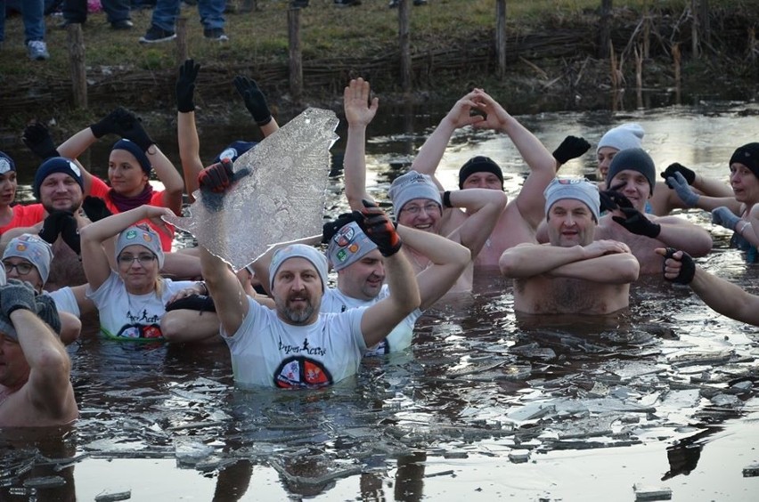 Wspaniałe morsowanie w Maleńcu. Było też zwiedzanie i zabawy taneczne. Zobacz to na zdjęciach