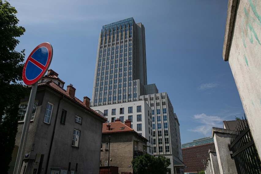 Kraków. Dawny szkieletor robi niesamowite wrażenie. Zobacz Unity Tower z bliska [NOWE ZDJĘCIA]