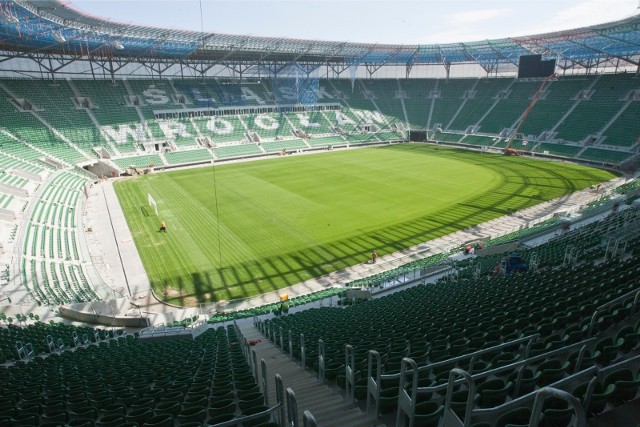 Tylko dziesięć stadionów w Polsce posiada najwyższą kategorię UEFA - czwartą. Właśnie do tego grona dołączył obiekt Pogoni Szczecin. Zobacz, gdzie mogą odbyć się mecze Ligi Mistrzów do półfinału włącznie.