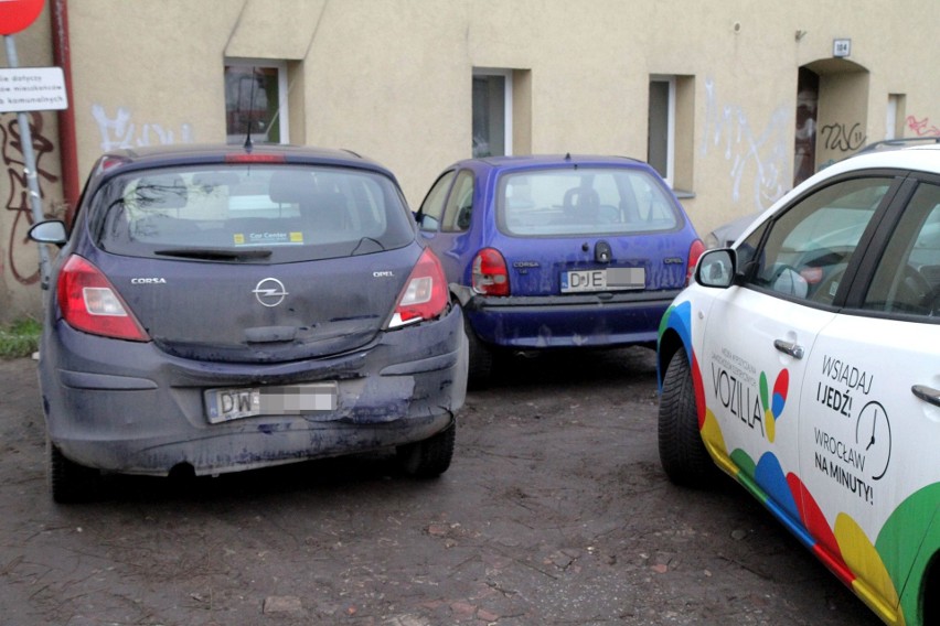 Ukrainiec autem z wypożyczalni Vozilla uderzył w dwa samochody