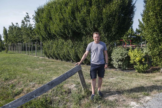 25 rodzin z osiedla Biała chce przyłączyć swe domy do sieci kanalizacyjnej. - Problemem jest niewielki kawałek terenu i sprzeciw innych mieszkańców - mówi Michał Kostrz.