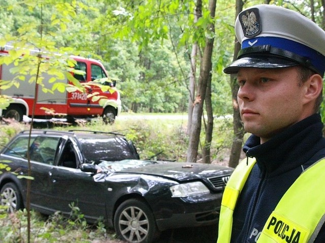 - Na łuku drogi samochód wpadł w poślizg i rozbił się na poboczu - informuje sierż. Jakub Stępień z międzyrzeckiej policji. 