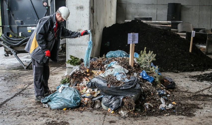 Zakład Utylizacyjny w Szadółkach uzyskał certyfikat ministra na kompost robiony z odpadów
