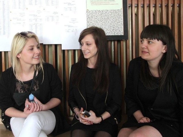 Anna Górska, Patrycja Siwiec i Paulina Czyż tuż po egzaminie dzieliły się wrażeniami.