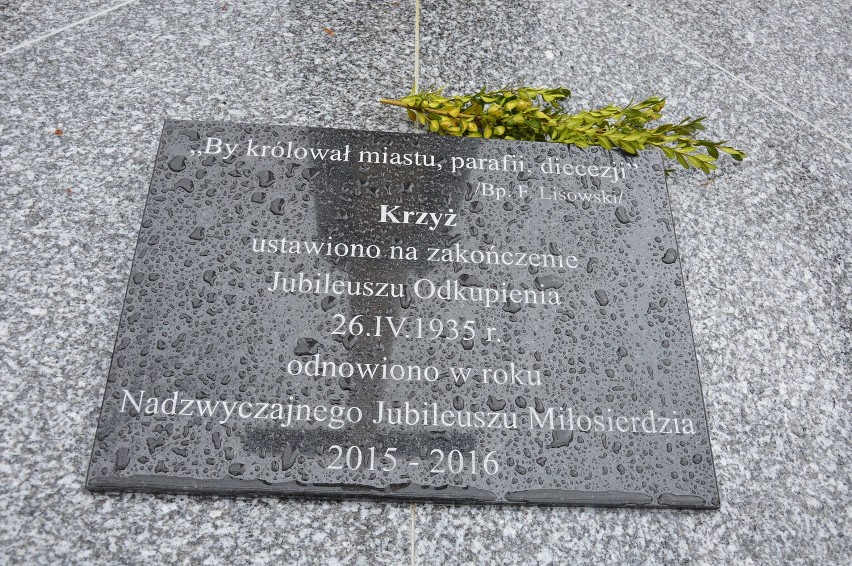 Nad Tarnowem góruje nowy krzyż na Górze św. Marcina