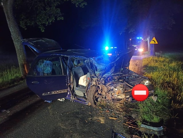 W nocy z poniedziałku na wtorek na drodze powiatowej z Białogardu do Stanomina doszło do groźnego wypadku.