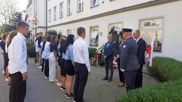 płk Jacek Jarzyna, wykładowca Akademii Sztuki Wojennej w Warszawie spotkał się z uczniami klasy wojskowej w II LO w Wieluniu