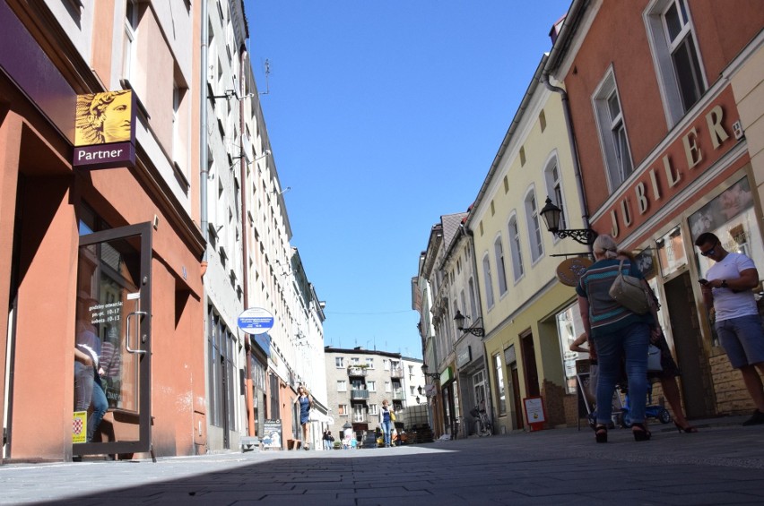 Trwa modernizacja kluczborskiego deptaka, czyli ciąg ulic;...