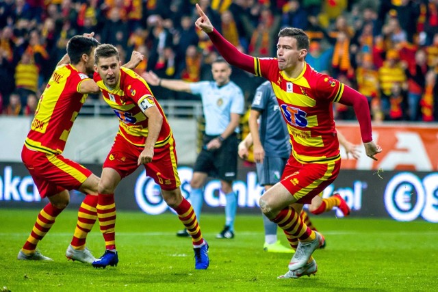 Jesienią Jagiellonia (na żółto-czerwono) zremisowała w Białymstoku z Legią 1:1