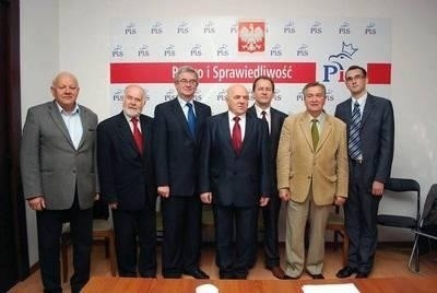 Parlamentarna drużyna PiS podzieliła się na ziobrystów i zwolenników prezesa Kaczyńskiego. Fot. Michał Gniadek
