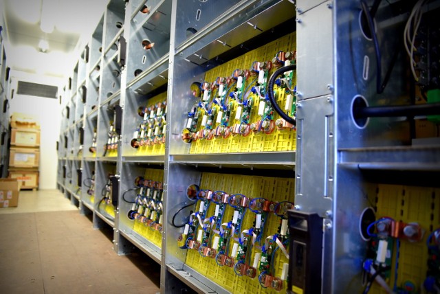 Magazyn Energi składa się składa się z dwóch kontenerów, w których zainstalowano 792 baterie litowo-jonowe.