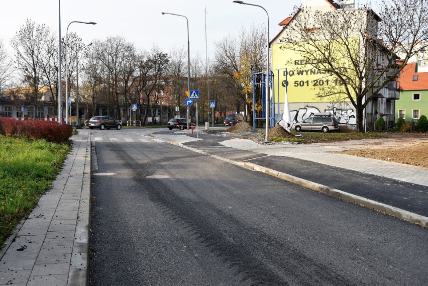 Układ komunikacyjny pod wiaduktem na ulicy Ozimskiej się...