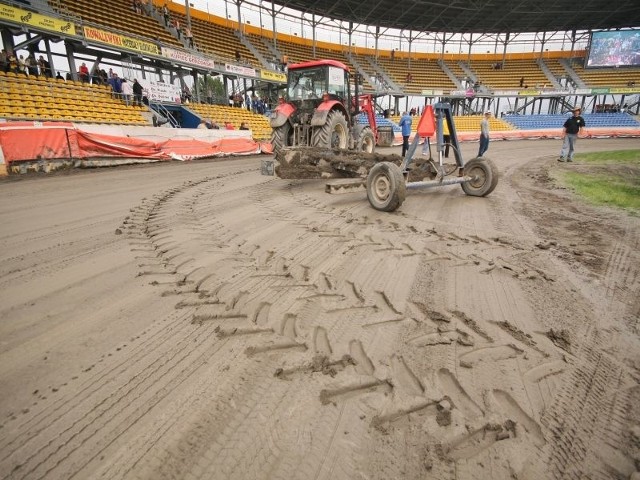 Takie obrazki podczas meczów ligowych z udziałem Caelum Stali Gorzów to nie pierwszyzna. Zwłaszcza w ostatnim czasie aura uwzięła się na naszych żużlowców, bo aż trzy z czterech spotkań nie odbyło się w pierwotnym terminie.