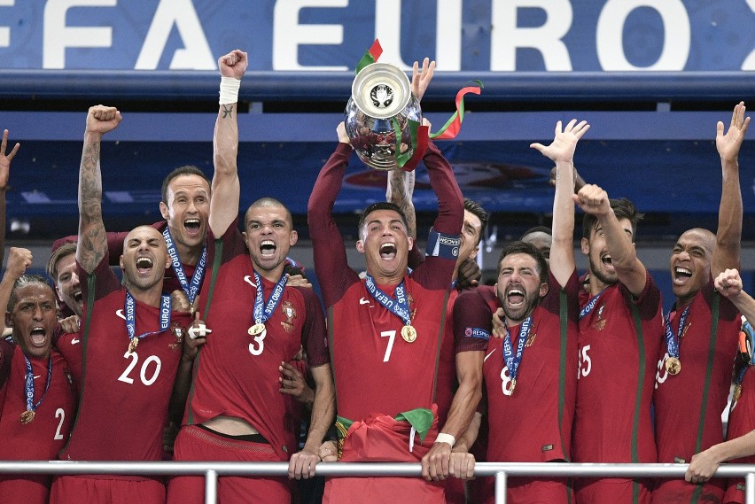 Radość Portugalczyków ze zdobycia mistrzostwa Europy