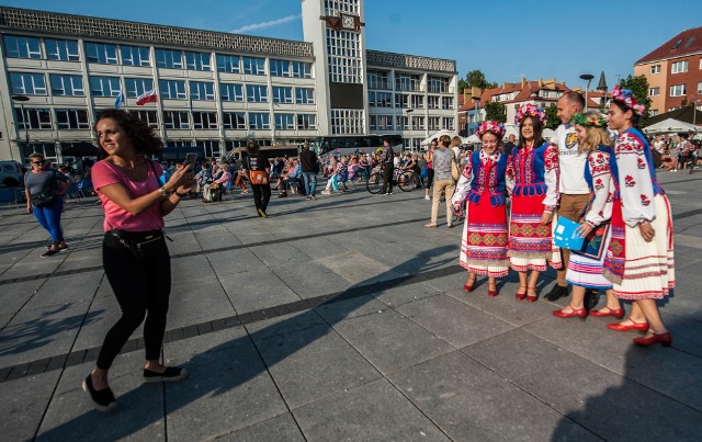 W sobotę na Rynku Staromiejskim w Koszalinie Ukraińcy, Niemcy, Romowie, Kaszubi i Polacy pokazali, jak piękne są ich kultury.