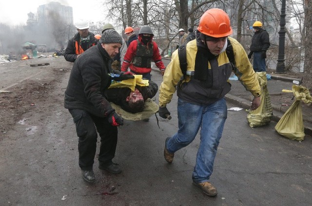 W starciach na Ukrainie zginęło już kilkadziesiąt osób, kolejne setki są ranne. Brakuje lekarstw i środków opatrunkowych. Polskie organizacje włączają się w pomoc dla ogarniętego chaosem kraju.