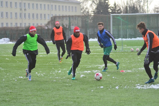 Piłkarze Radomiaka Radom w sobotę zagrają dwa sparingi - z Siarką Tarnobrzeg (godzina 12) i Victorią Sulejówek (godzina 14).