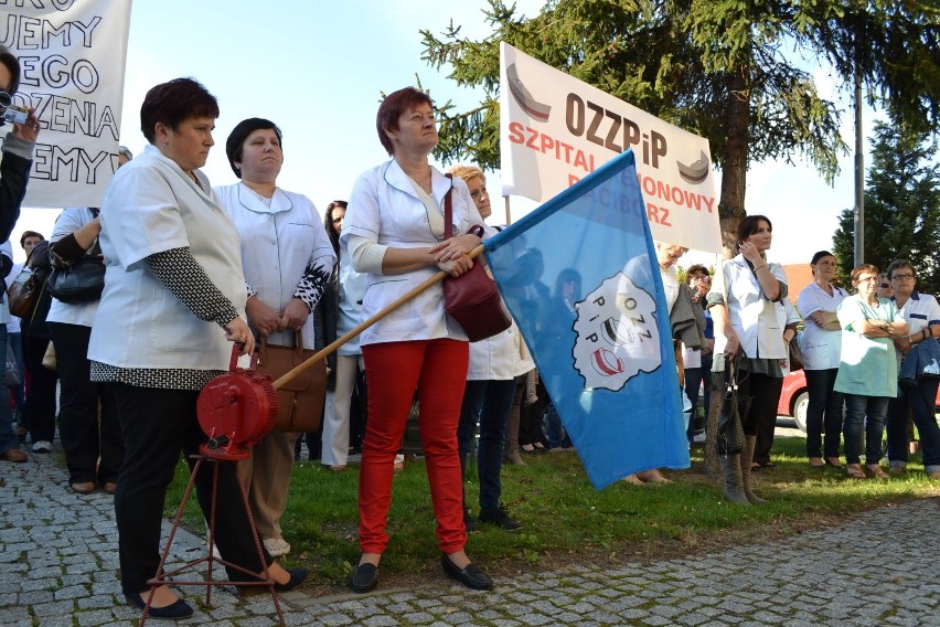 Manifestacja pielęgniarek w Raciborzu. Pielęgniarki przyszły z wuwuzelami [ZDJĘCIA]