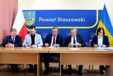 W Starostwie Powiatowym w Staszowie podpisano ważne umowy. Wyremontują 8 dróg