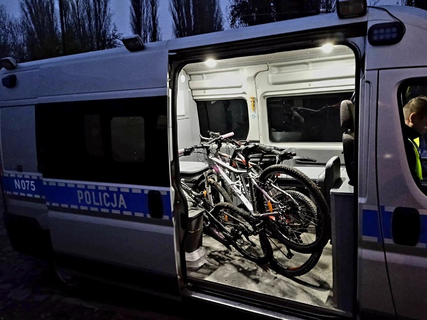Gdańscy policjanci i pseudokibice. Złapali 31-latka ściganego listami gończymi. Wpadł też 40-latek, który jeździł bez prawka | ZDJĘCIA