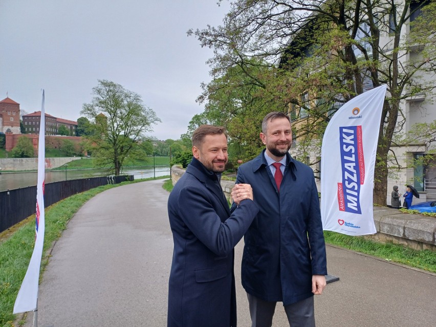 Władysław Kosiniak-Kamysz (z prawej) poparł w wyborach...