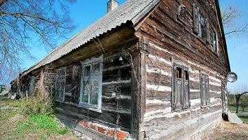 Dobrze, że przed zimą Muzeum Etnograficzne zadbało o uszczelnienie dachu chaty w Niedźwiedziu
