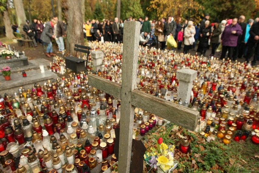 Święto Zmarłych Cmentarz Osobowicki