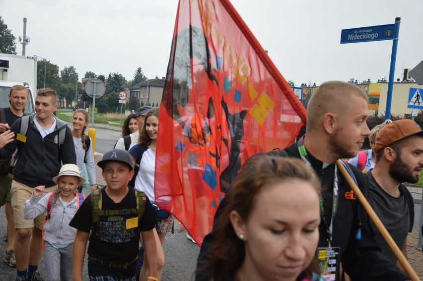 Oświęcim. Pielgrzymi w drodze na Jasną Górę [ZDJĘCIA, WIDEO]