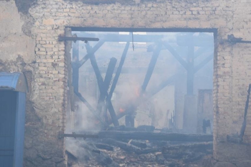 Pożar zabytkowej stodoły w Łebuni 24.04.2018