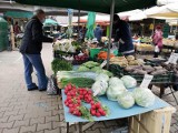 Kraków. Radni znieśli opłatę na targowiskach. To ma wpłynąć na obniżkę cen warzyw i owoców. Nie będzie kontroli rolników z traktatem UE 