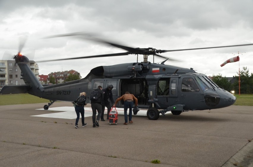 Policyjny Black Hawk przyleciał do Kościerzyny po serce do przeszczepu