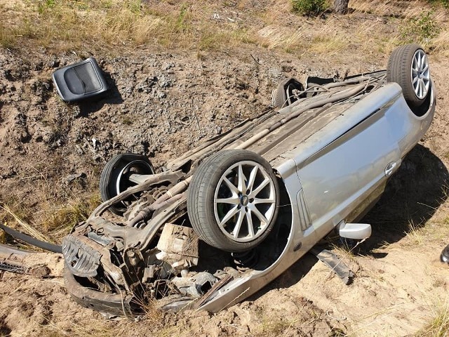 W zderzeniu pojazdów na drodze między Bożenkowem a Maksymilianowem ucierpiały dwie osoby.