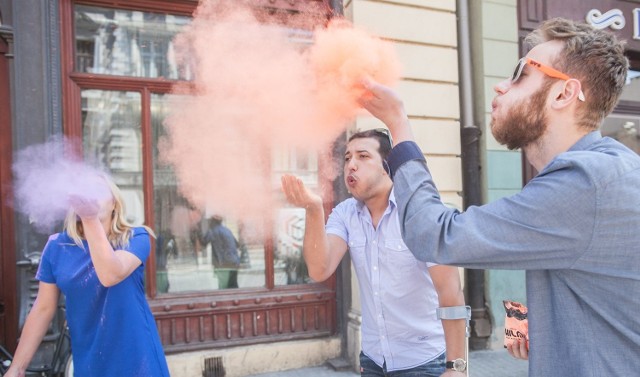 Festiwal Kolorów polega na obrzucaniu się kolorowymi proszkami. Festiwal pochodzi z Indii, w Łodzi będzie po raz drugi