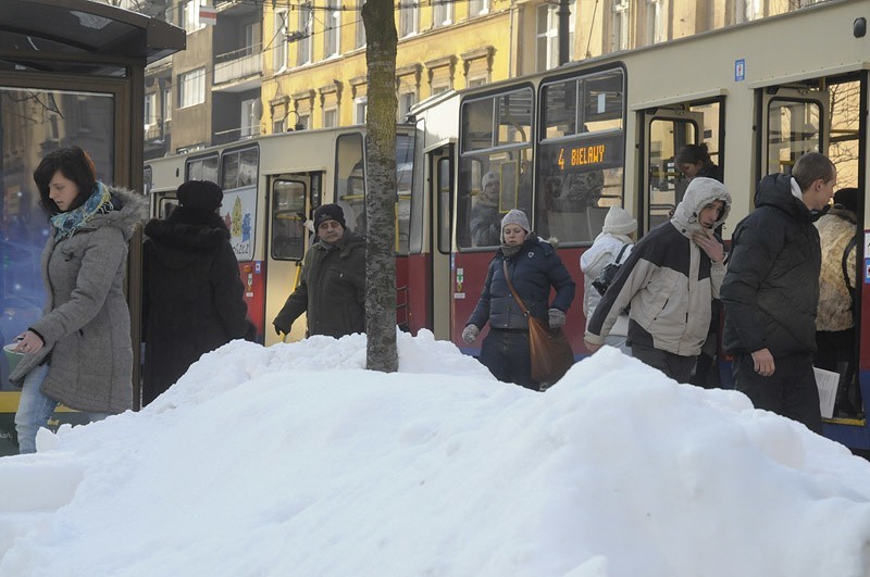 Śnieg na Gdańskiej utrudnia życie pieszym