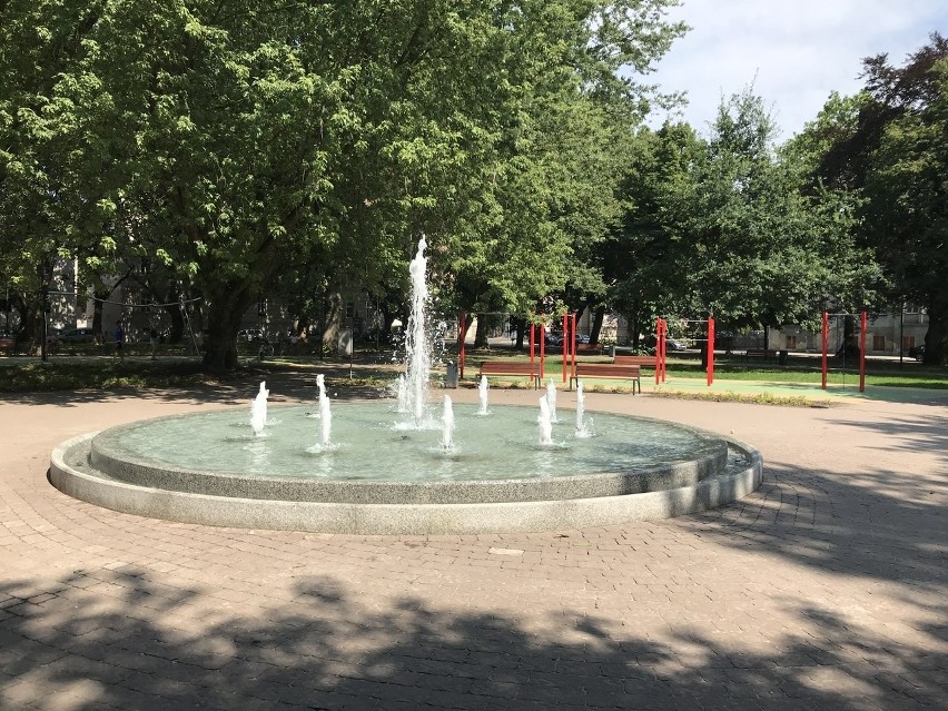 Najnowsza fontanna w Słupsku przyciąga nie tylko dzieci, ale i pijanych [ZDJĘCIA]