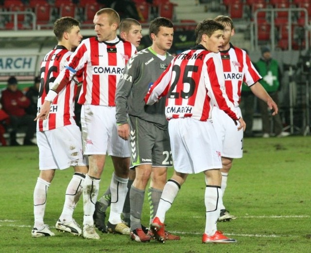 Piłkarze Korony Kielce sezon 2011/2012 zainaugurują meczem z Cracovią w Krakowie.