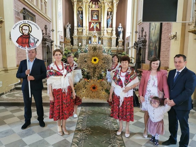 Na zdjęciu wieniec przygotowany przez panie z parafii pod wezwaniem Świętego Maksymiliana Kolbego w Rykoszynie.
