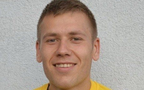 Bramkarz Nowin Sebastian Dobrodziej ma powody do zadowolenia - jego zespół wygrał 7:4.  
