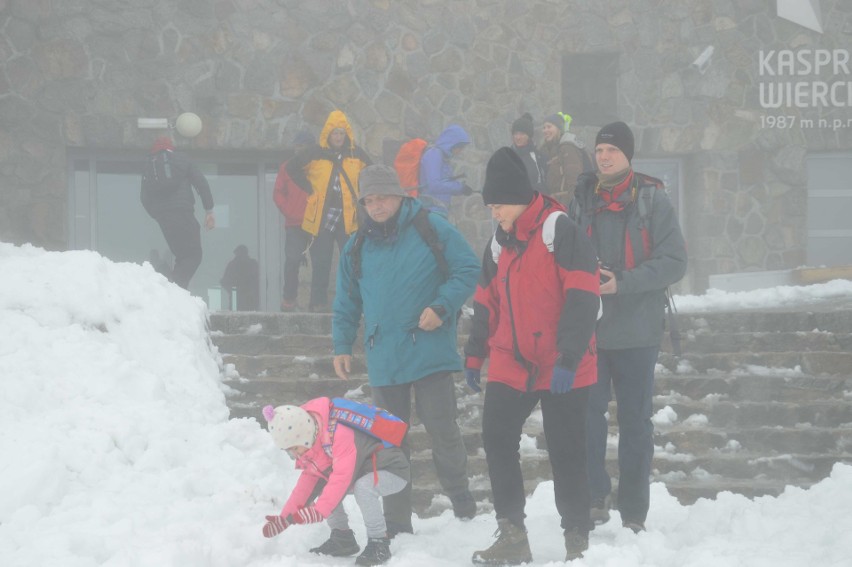 Tatry. Na Kasprowym Wierchu leży 20 centymetrów śniegu [ZDJĘCIA]