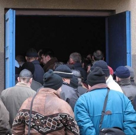Tłumy przed wejściem na spotkanie z władzami ZNTK sprzed kilkunastu dni