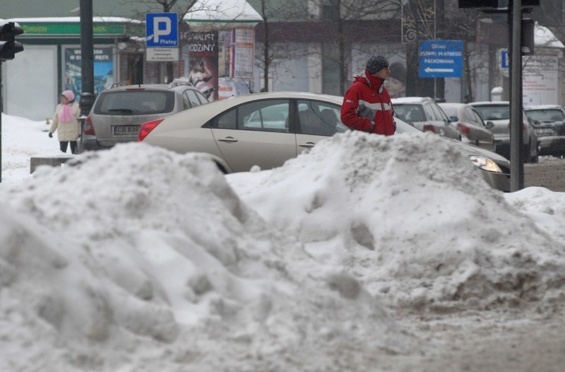 Śnieg nadal zalega na ul.Gdańskiej