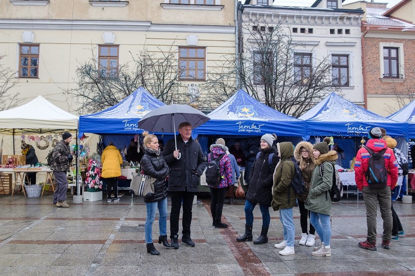 Kiermasz świąteczny na tarnowskim Rynku [ZDJĘCIA]