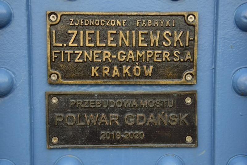 Kraków. Most Piłsudskiego psuje się od środka. Niedawno element torowiska przebił auto. A dopiero co był tam remont