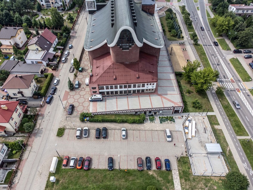 Parking ma ponad 1 tys. metrów kwadratowych. Ziemia należy...