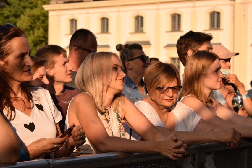 Białystok. New Pop Festival 2021. Mieszkańcy bawili się na dziedzińcu Pałacu Branickich [ZDJĘCIA]                                       